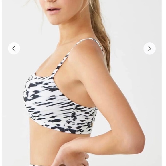 Medium Impact Animal Print Sports Bra - Picture 2 of 4